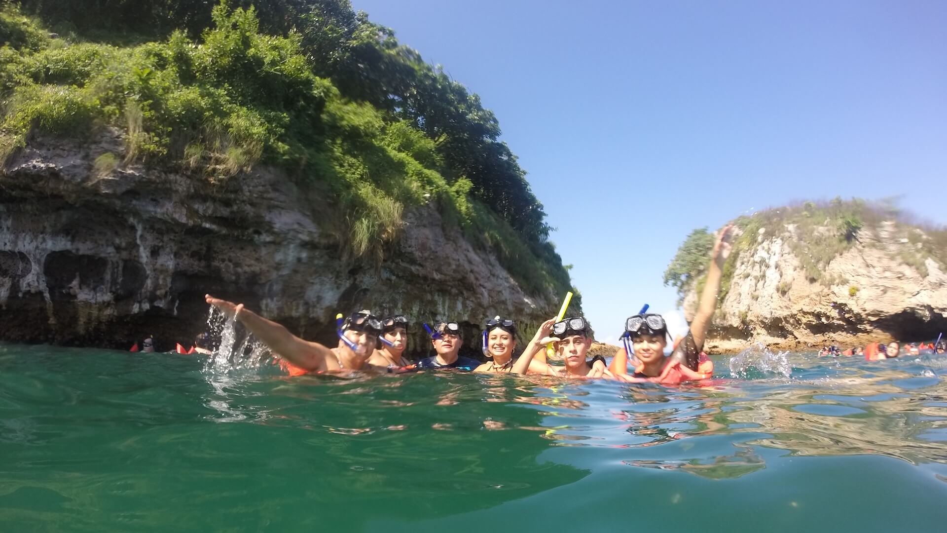 People snorkeling in the arcos animas quimixto tour